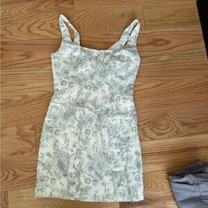 House of Harlow Green and White floral dress